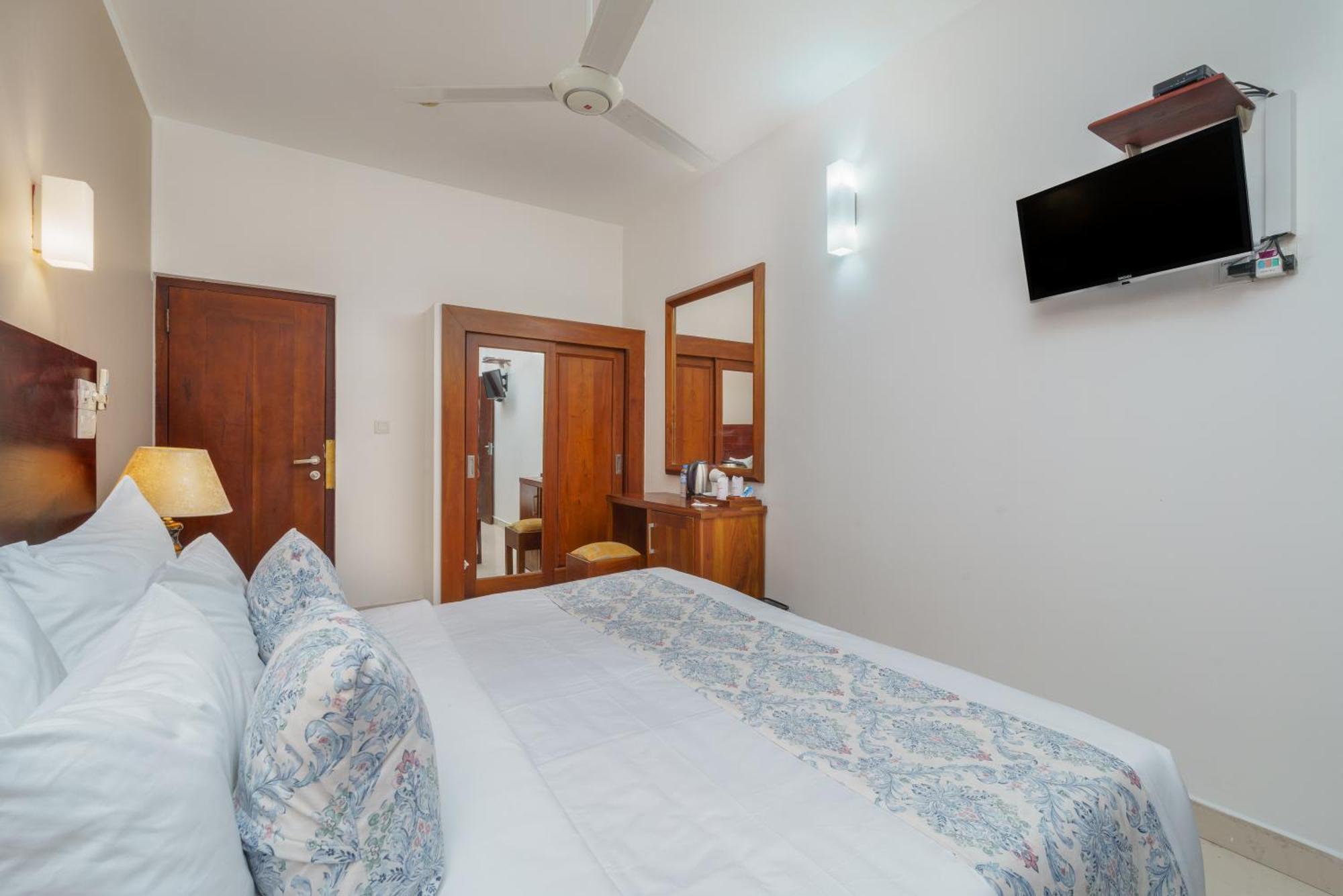 Hotel Travellers Nest קנדי מראה חיצוני תמונה