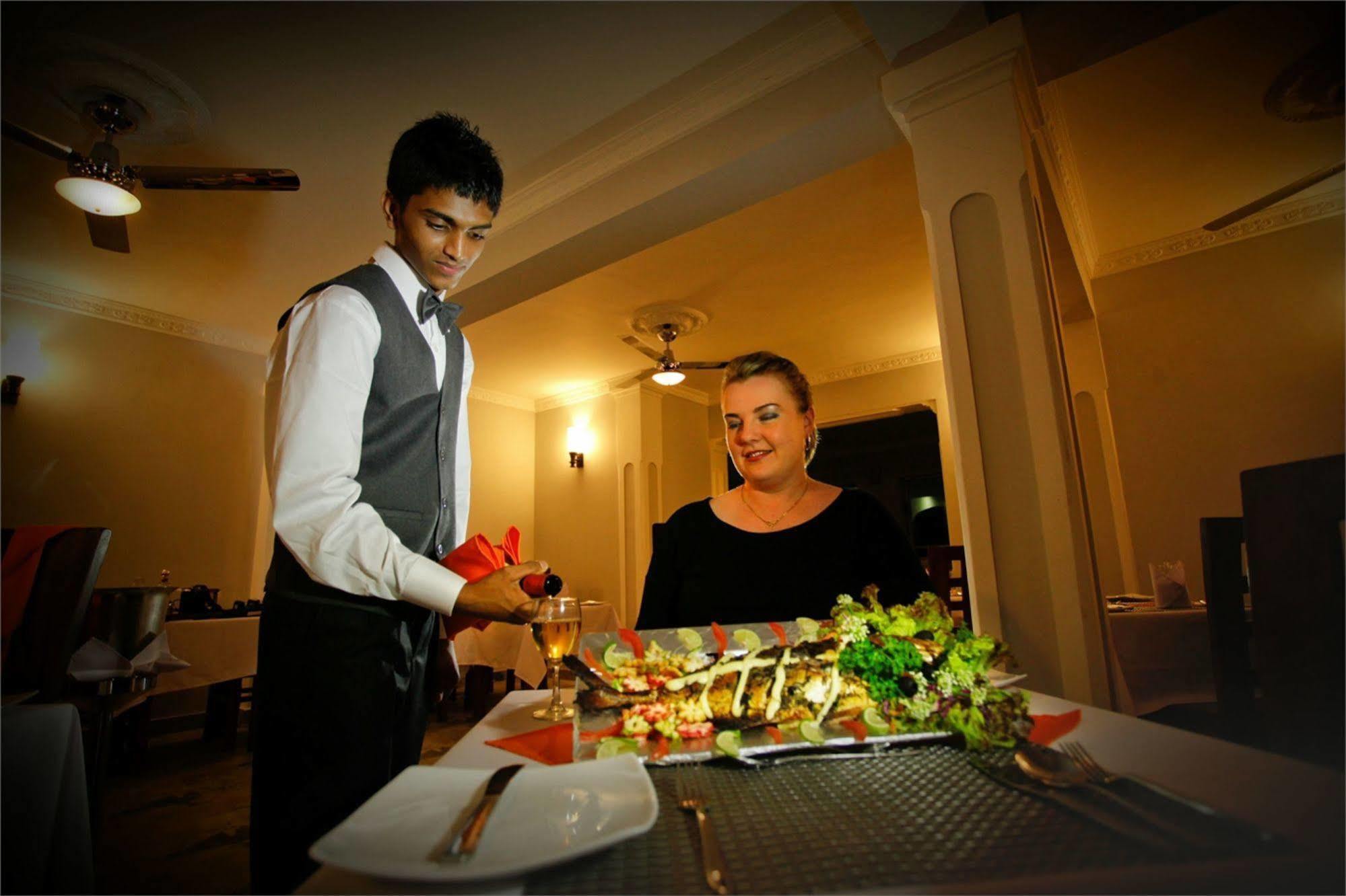 Hotel Travellers Nest קנדי מראה חיצוני תמונה
