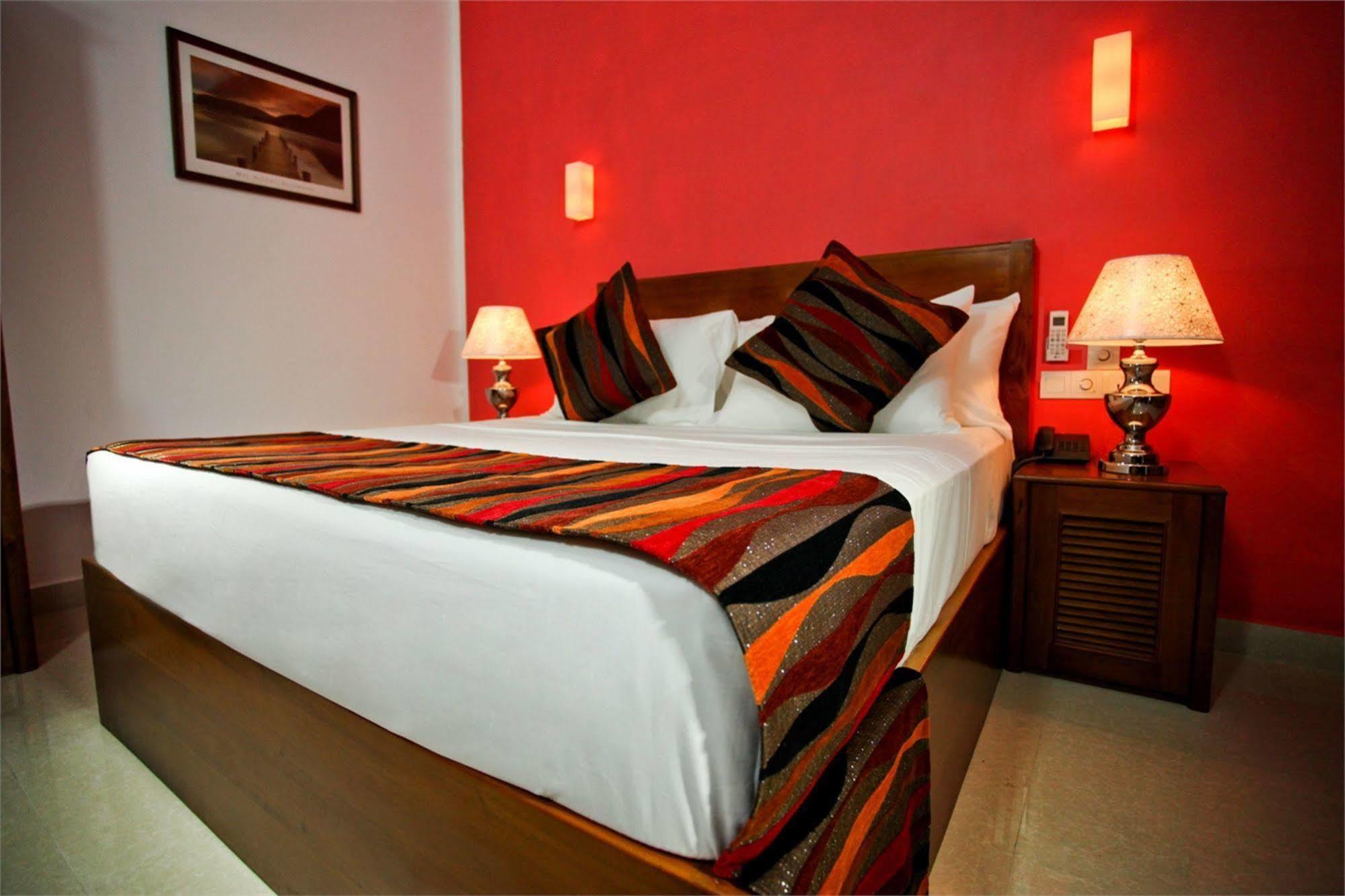Hotel Travellers Nest קנדי מראה חיצוני תמונה