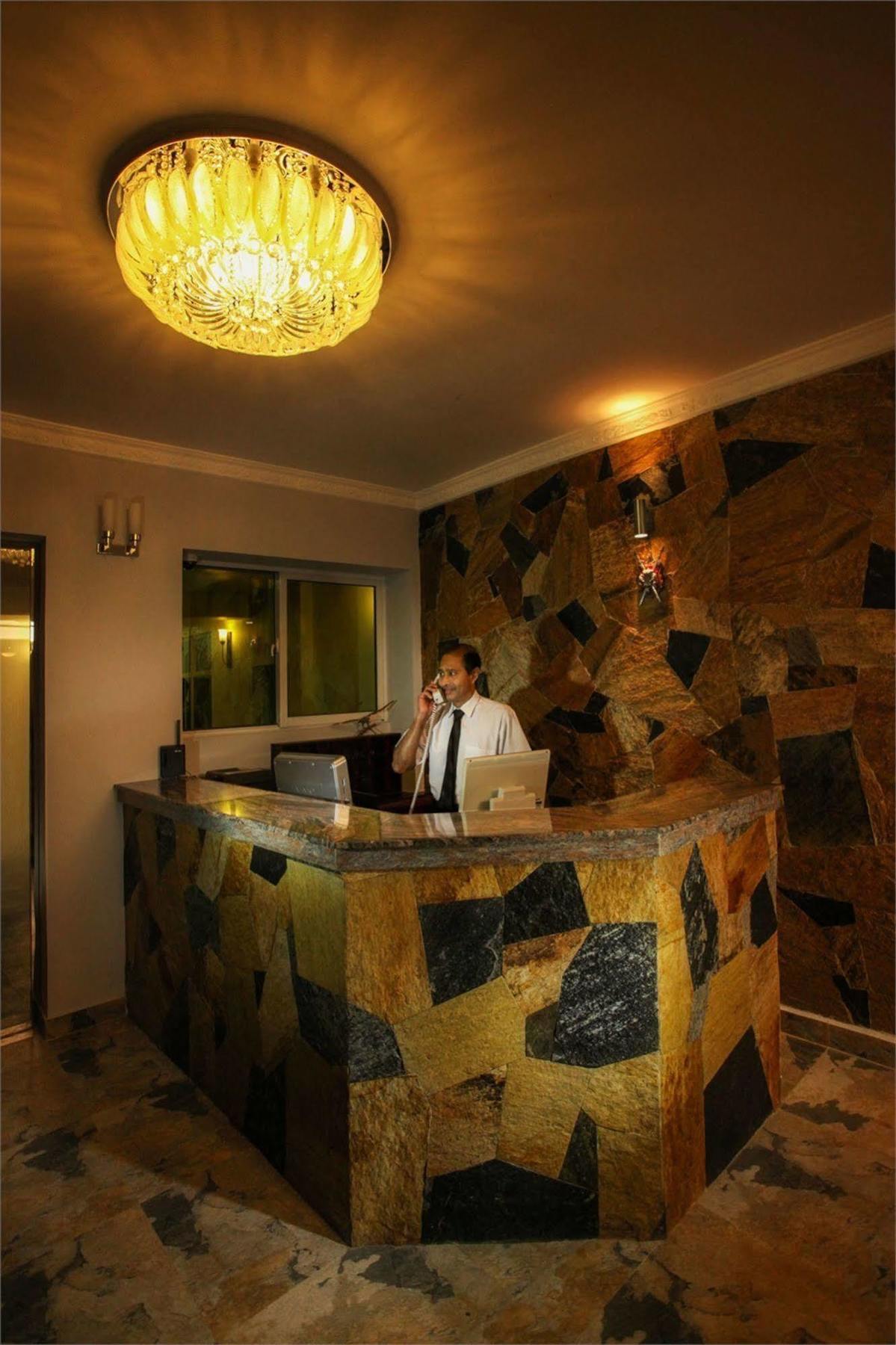 Hotel Travellers Nest קנדי מראה חיצוני תמונה