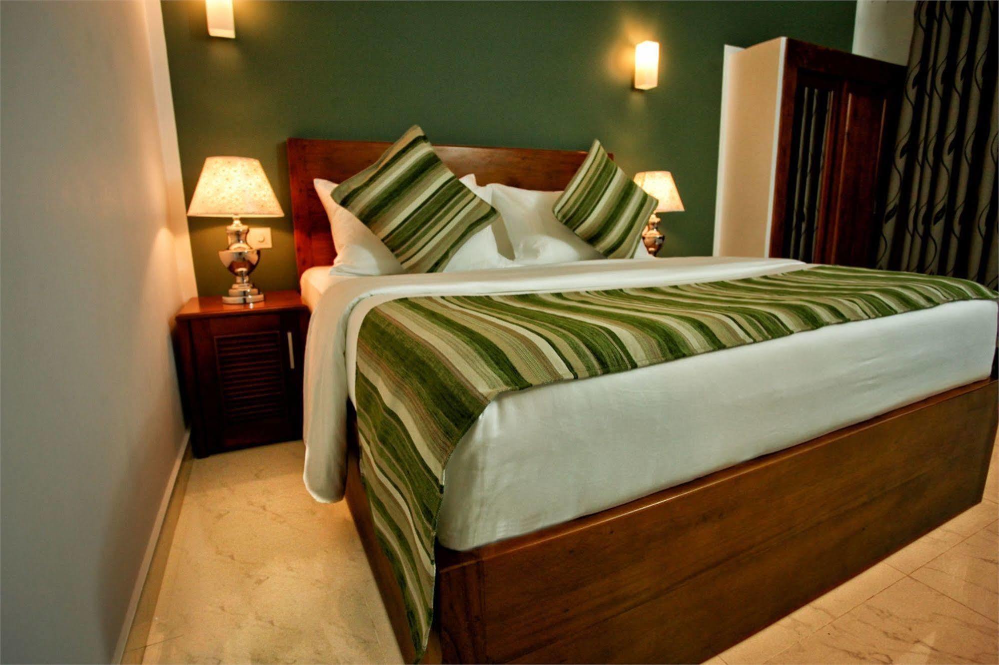 Hotel Travellers Nest קנדי מראה חיצוני תמונה