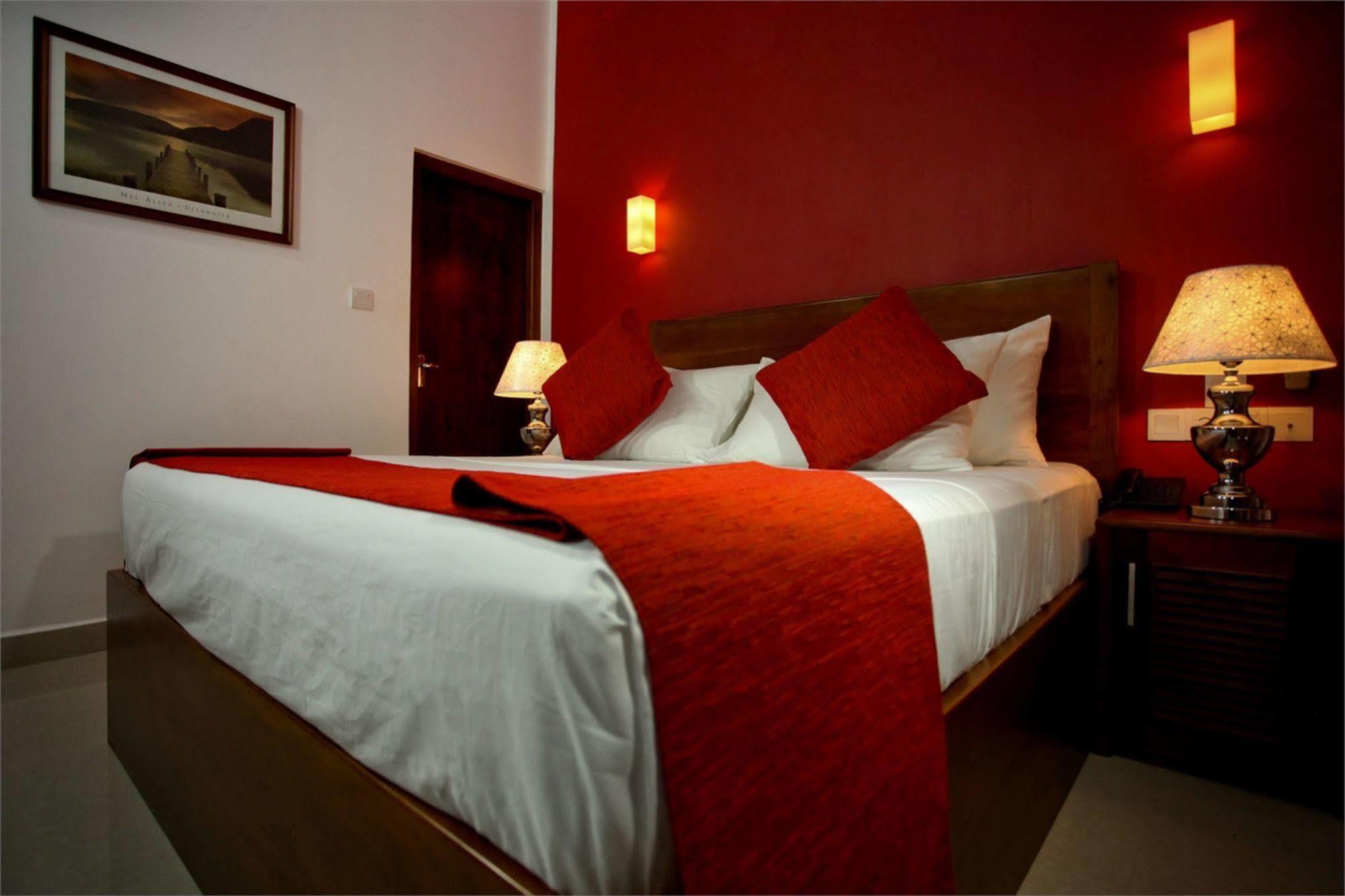 Hotel Travellers Nest קנדי מראה חיצוני תמונה